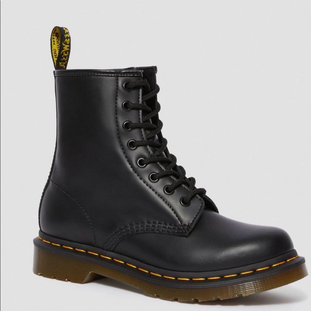 Brand new Dr Martens Women’s 1640 black smooth